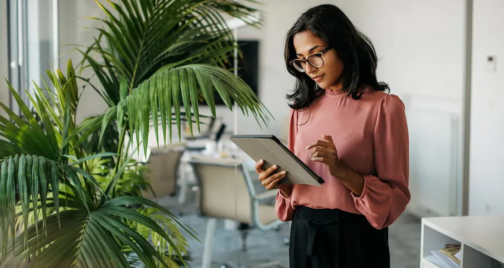 Woman on tablet e-invoicing