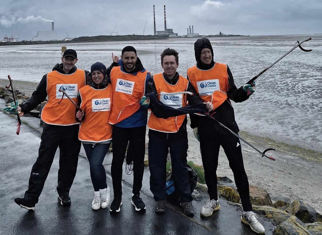 Vertex volunteers with Clean Coast to help reduce pollution in the ocean.